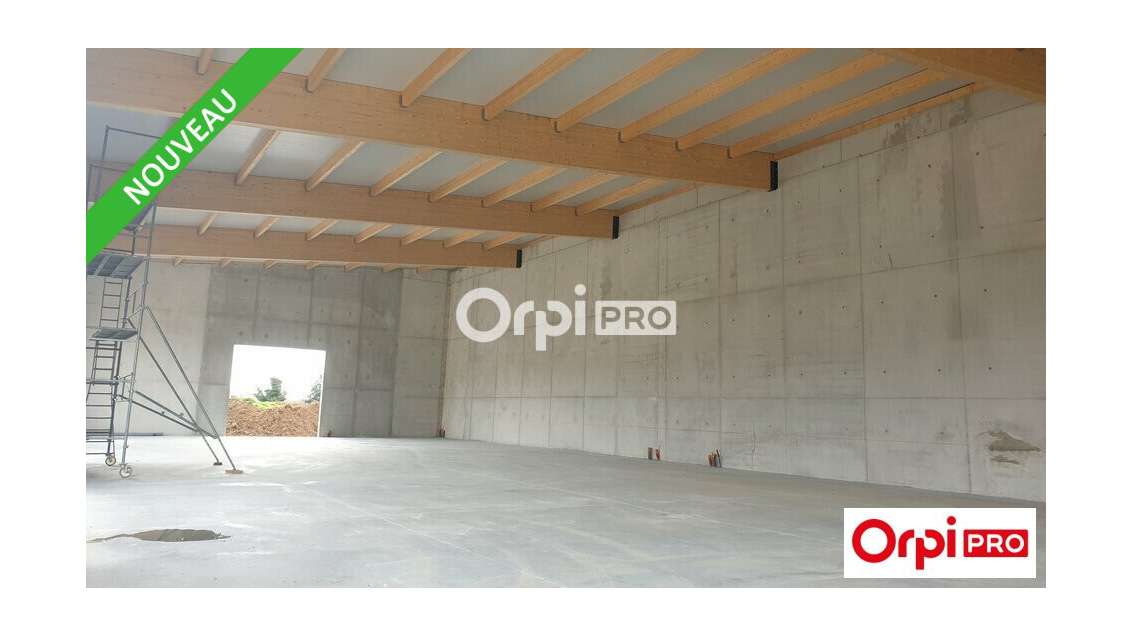 Local d'activité de 728m² à louer à Marches