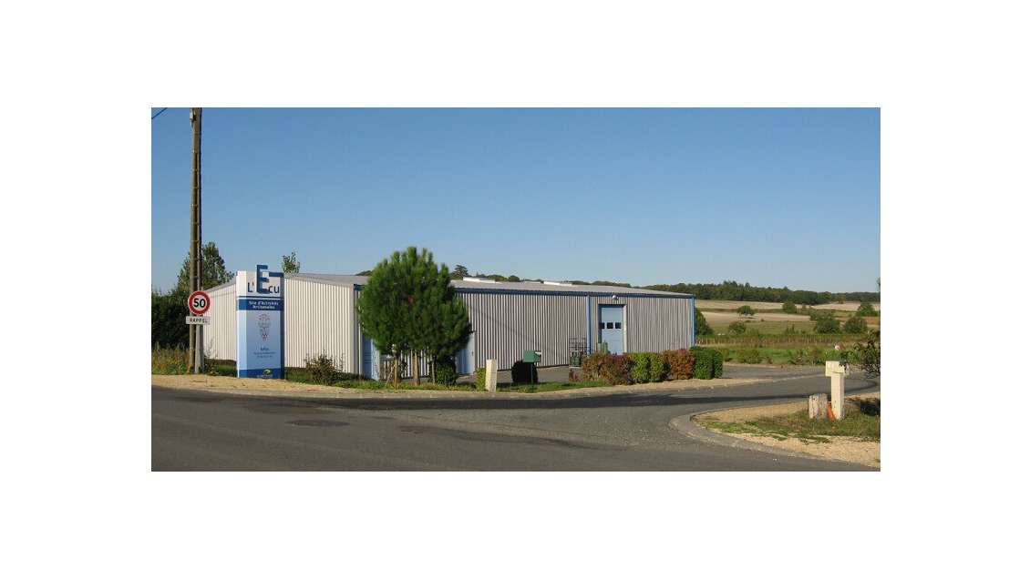 Local d'activités 450m² à louer Poitiers Nord