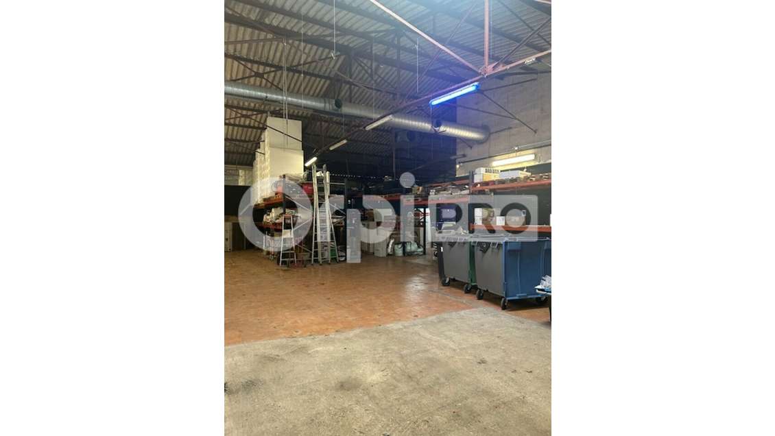 Loue local d'activité avec bureaux 300m² à Meaux