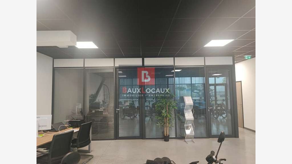 Locaux activités neuf avec bureaux haut de gamme