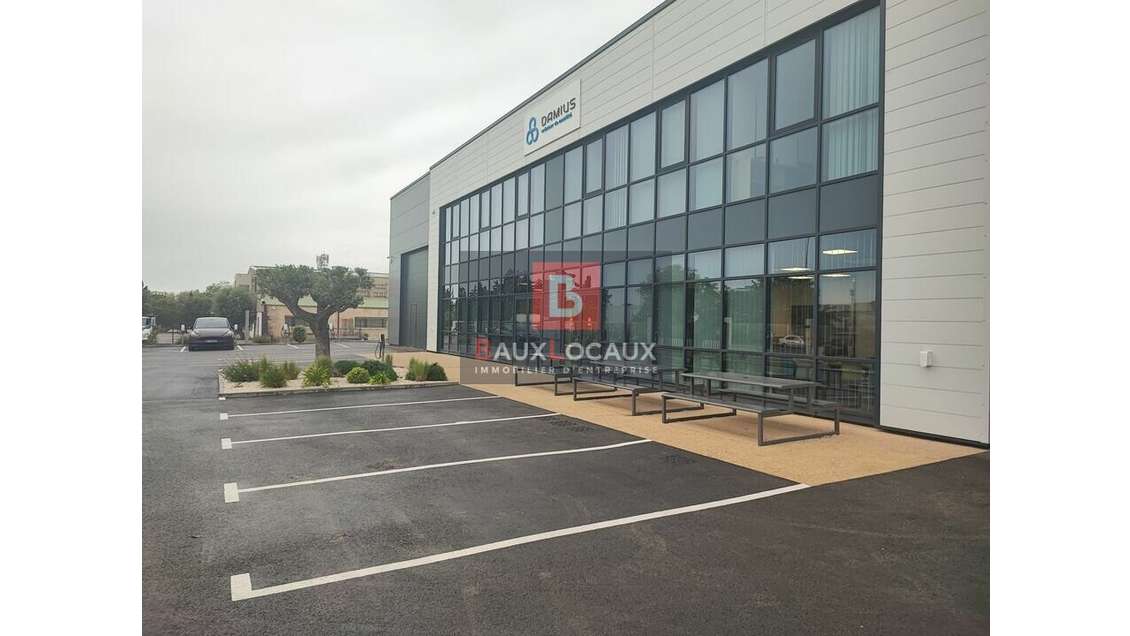 Locaux activités neuf avec bureaux haut de gamme