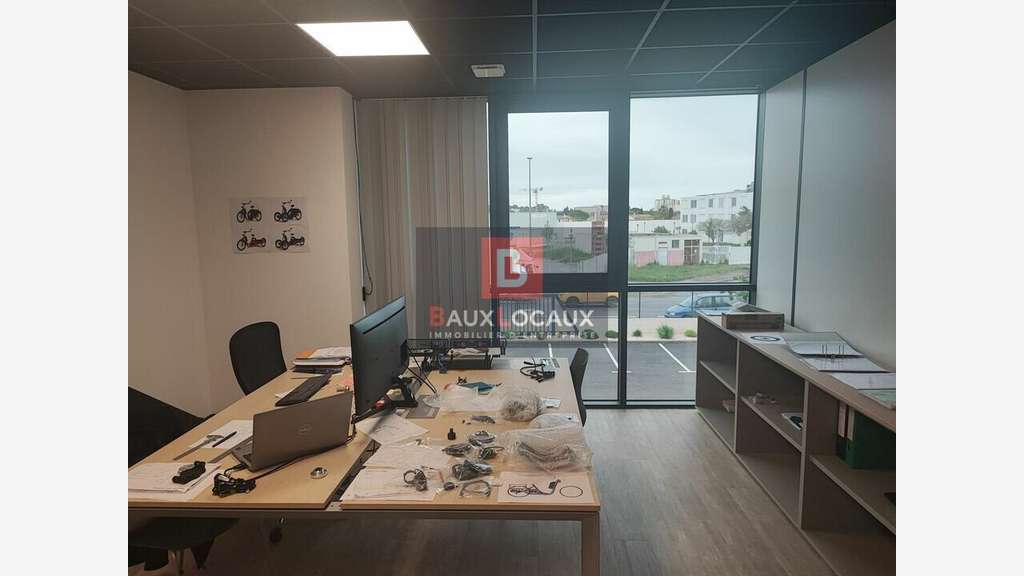 Locaux activités neuf avec bureaux haut de gamme