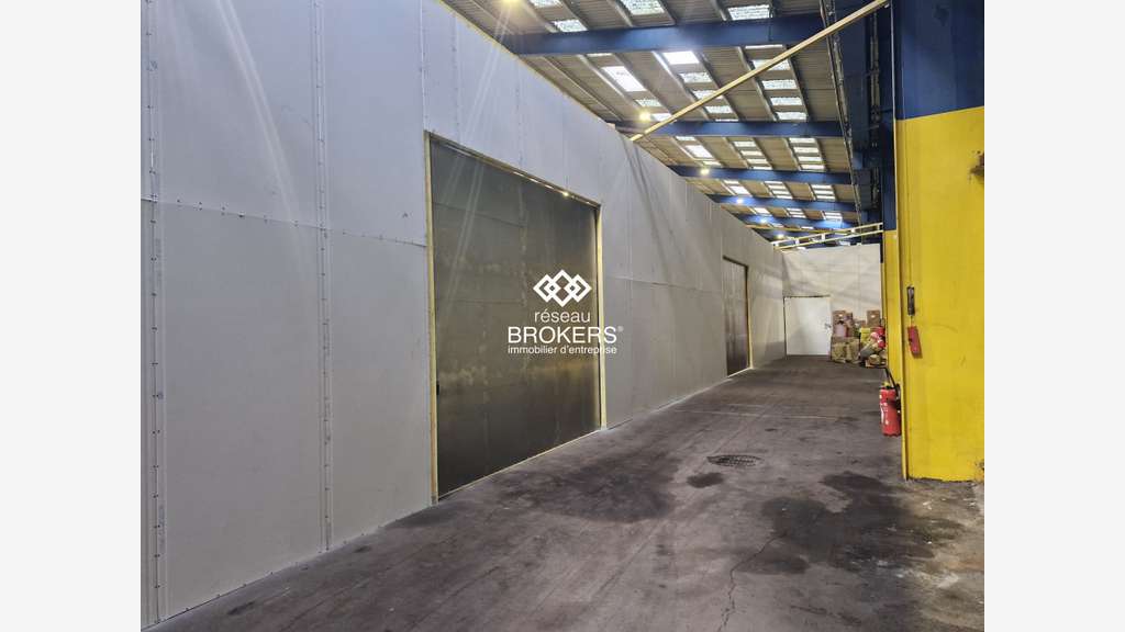 A louer entrepôt 1100m² à Mitry-Mory