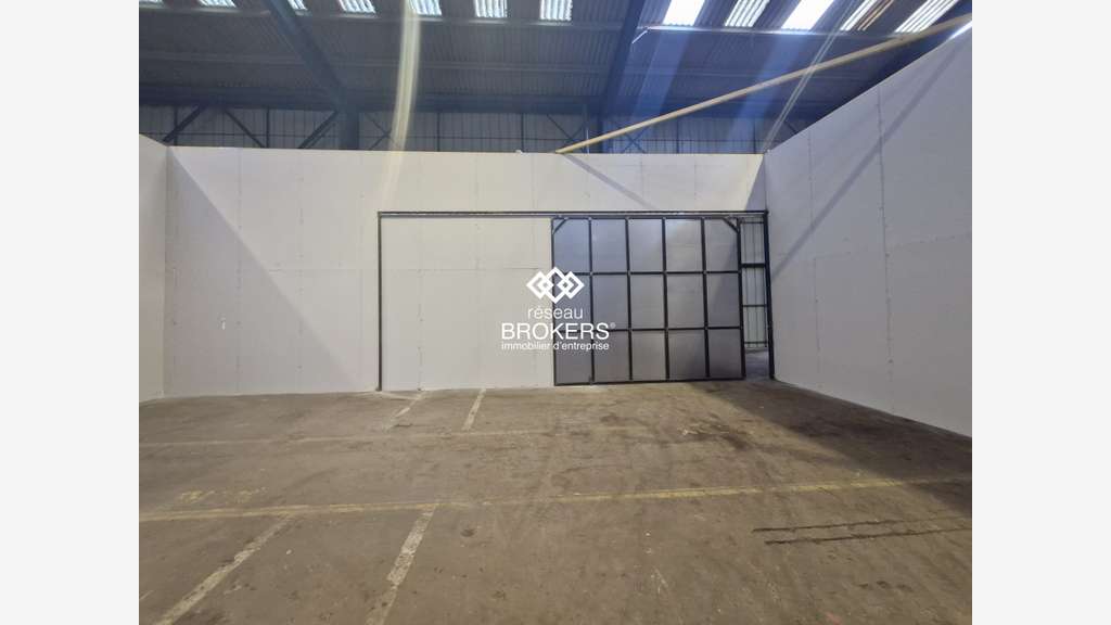 A louer entrepôt 1100m² à Mitry-Mory