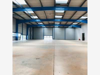 À louer entrepôt 2300m² à Montchanin proche gares
