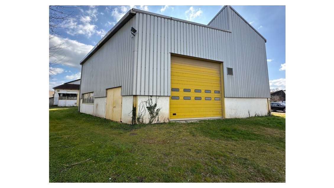 A louer locaux d'activité 2775m² à Montluçon ZAC