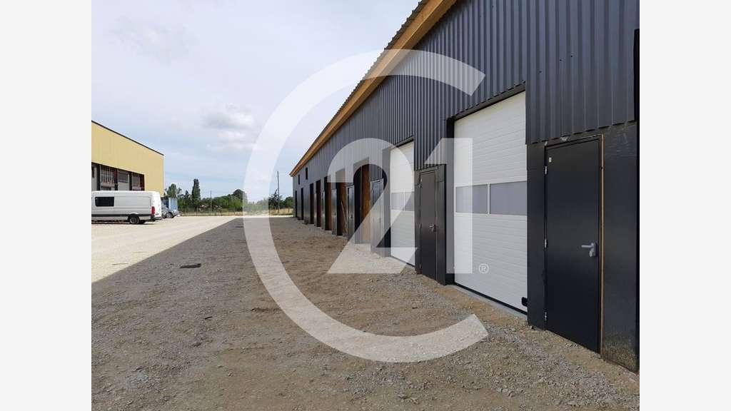 Local d'activité 75m² à louer en za à Montmeyran