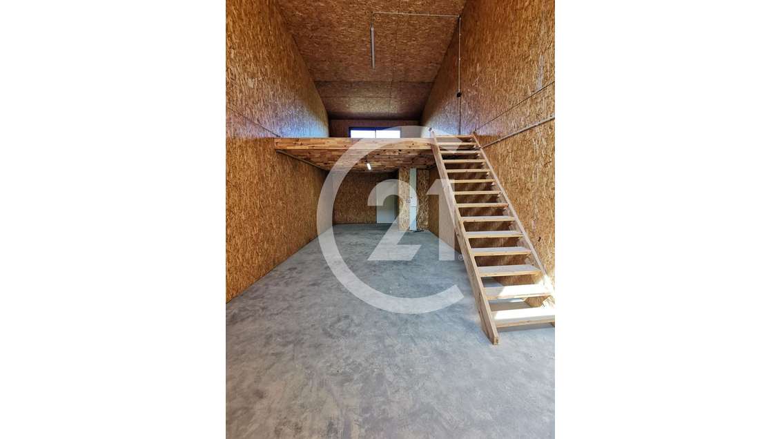 Local d'activité 75m² à louer en za à Montmeyran