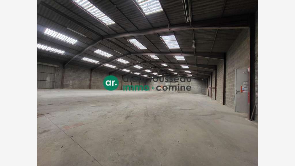 A louer bâtiment 1130m² sur 8000m² proche Angers