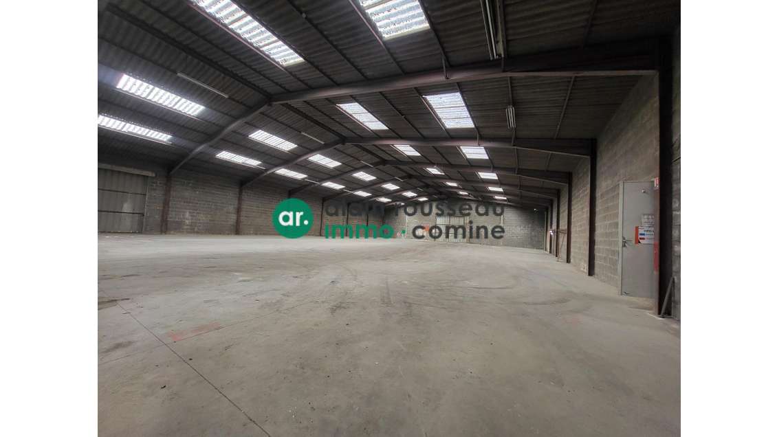 A louer bâtiment 1130m² sur 8000m² proche Angers