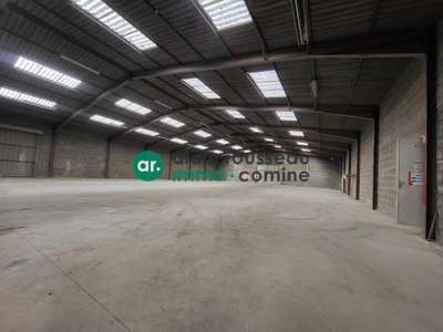 A louer bâtiment 1130m² sur 8000m² proche Angers