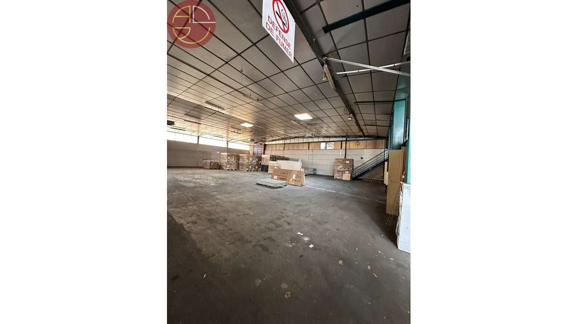 Location entrepôt 1150m² avec bureaux  à Muret