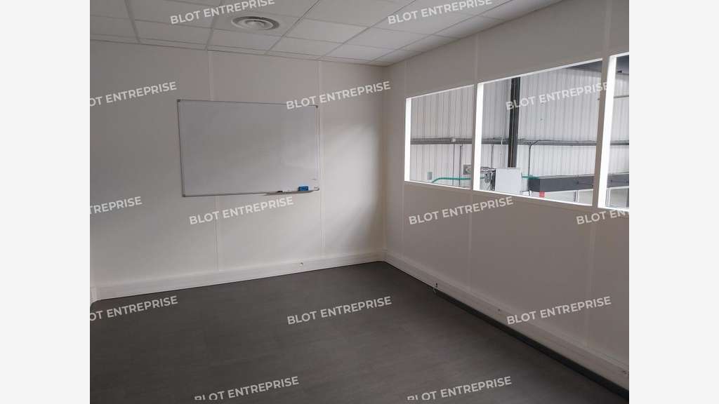 A louer locaux d'activités 1 012m² ZI Nantes Est