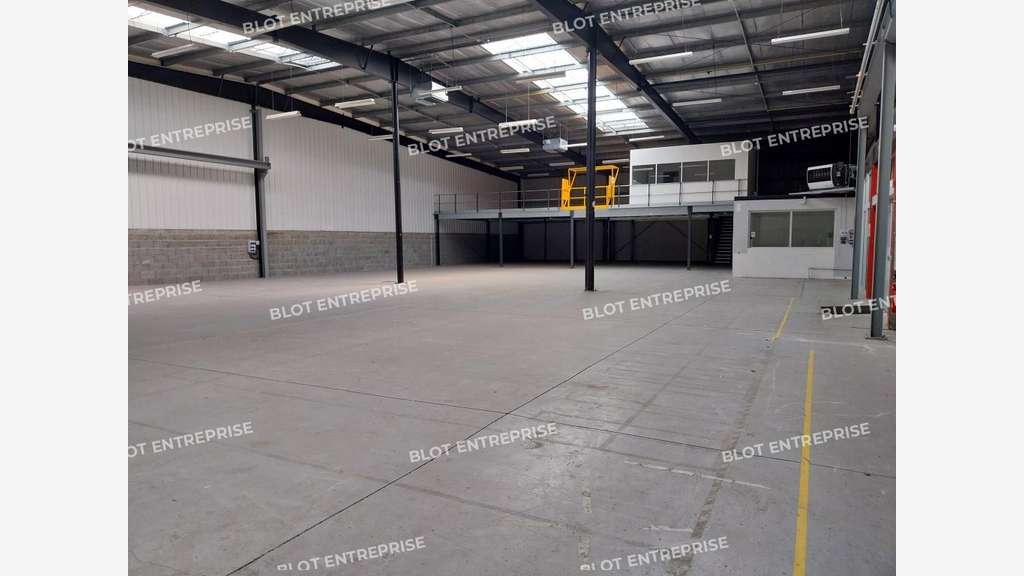 A louer locaux d'activités 1 012m² ZI Nantes Est