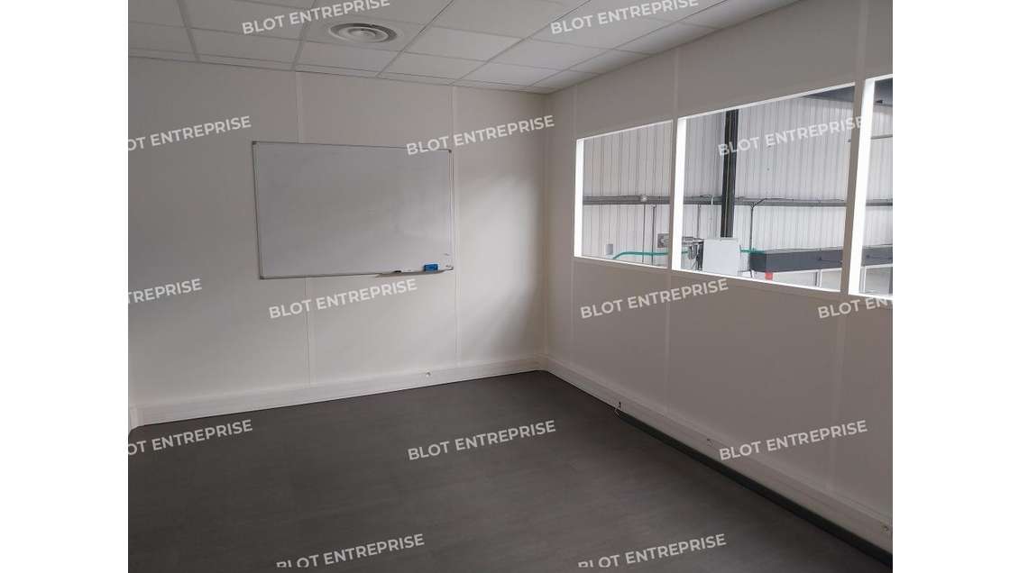A louer locaux d'activités 1 012m² ZI Nantes Est 