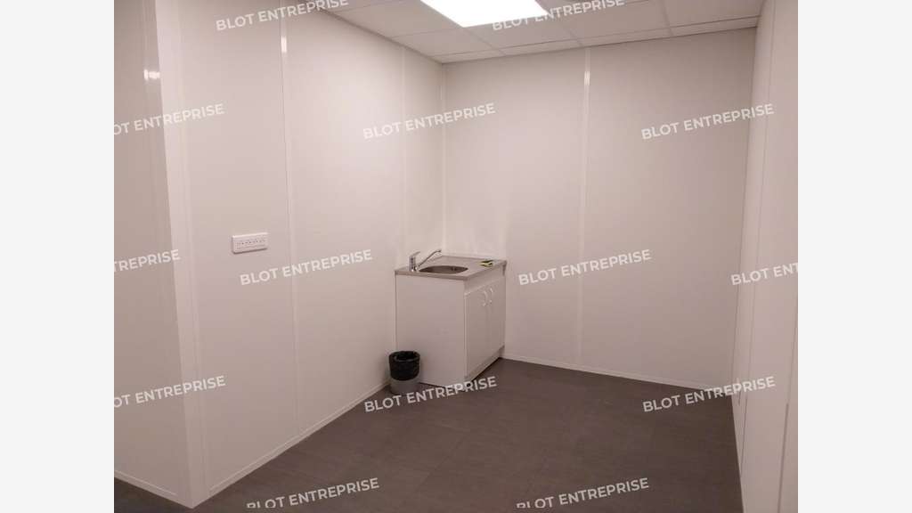 A louer locaux d'activités 1 012m² ZI Nantes Est