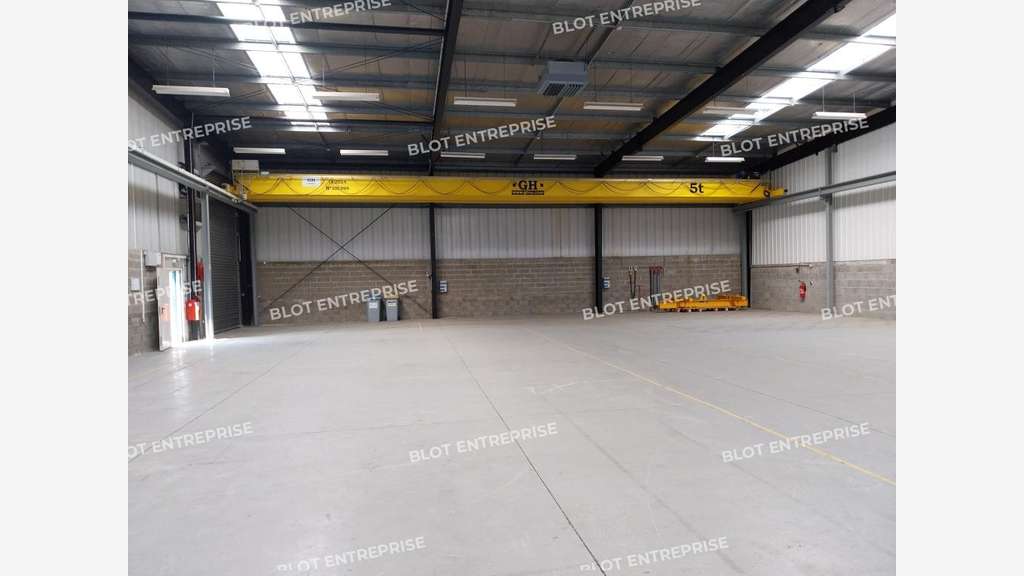 A louer locaux d'activités 1 012m² ZI Nantes Est