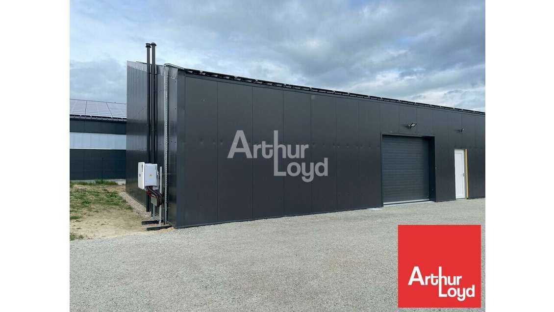 Local d'activité 140m² neuf à louer à Nesmy