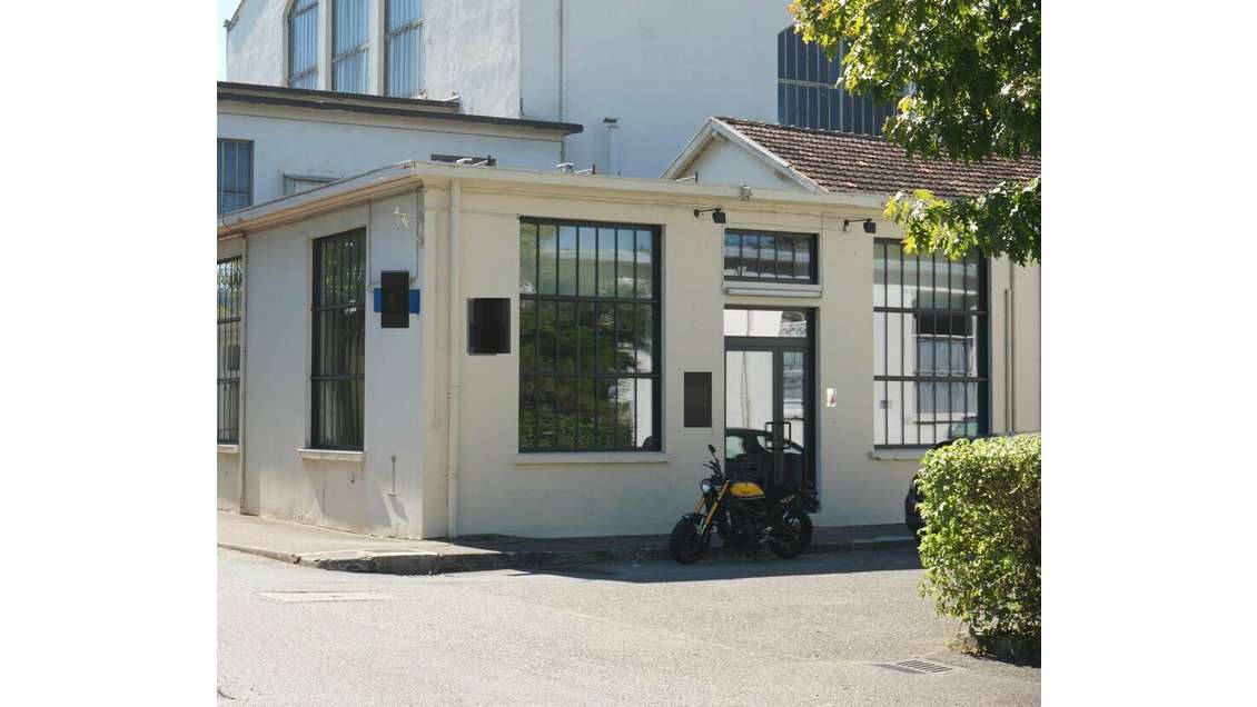 Entrepôt 300m² à louer à Neuville sur Saône