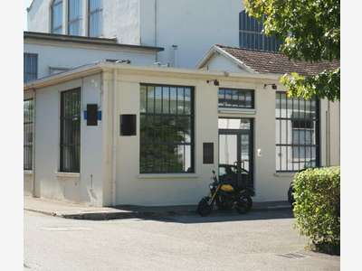 Entrepôt 300m² à louer à Neuville sur Saône