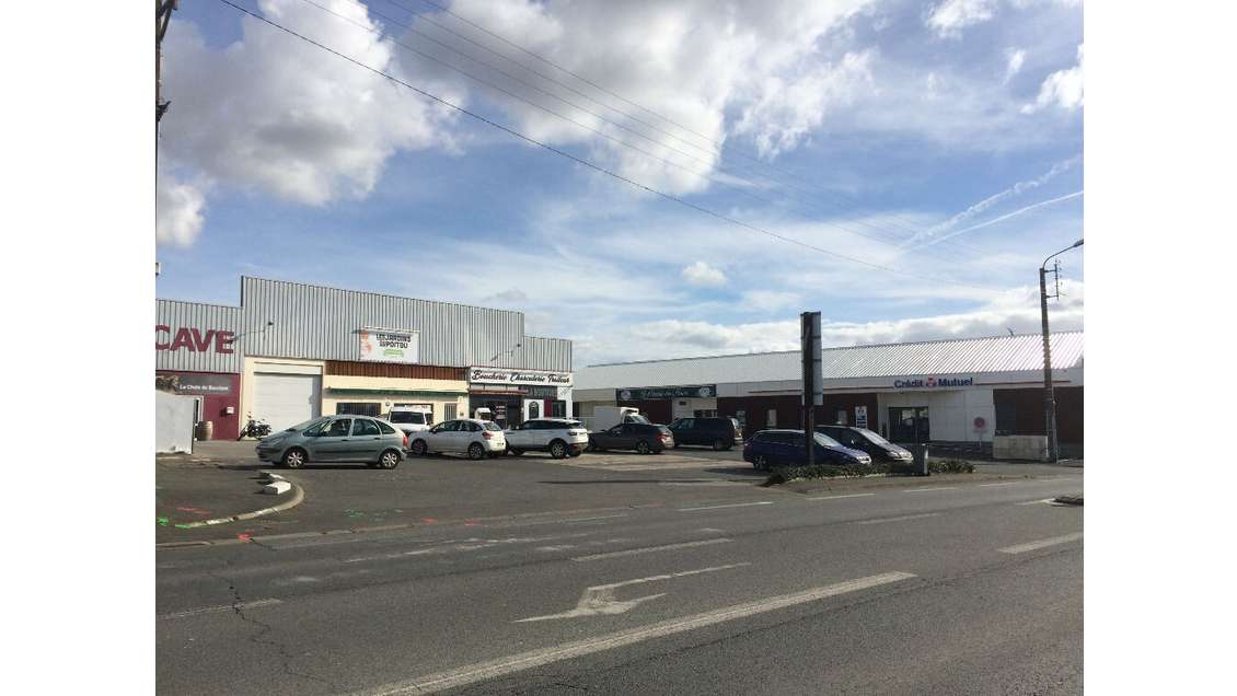 A louer local d'activité 500m² entrée de Niort 