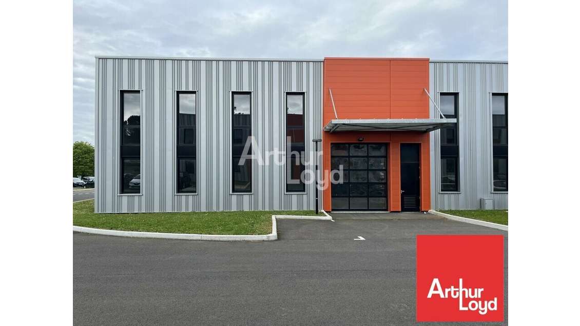 Local d'activité 235m² à louer à Niort 