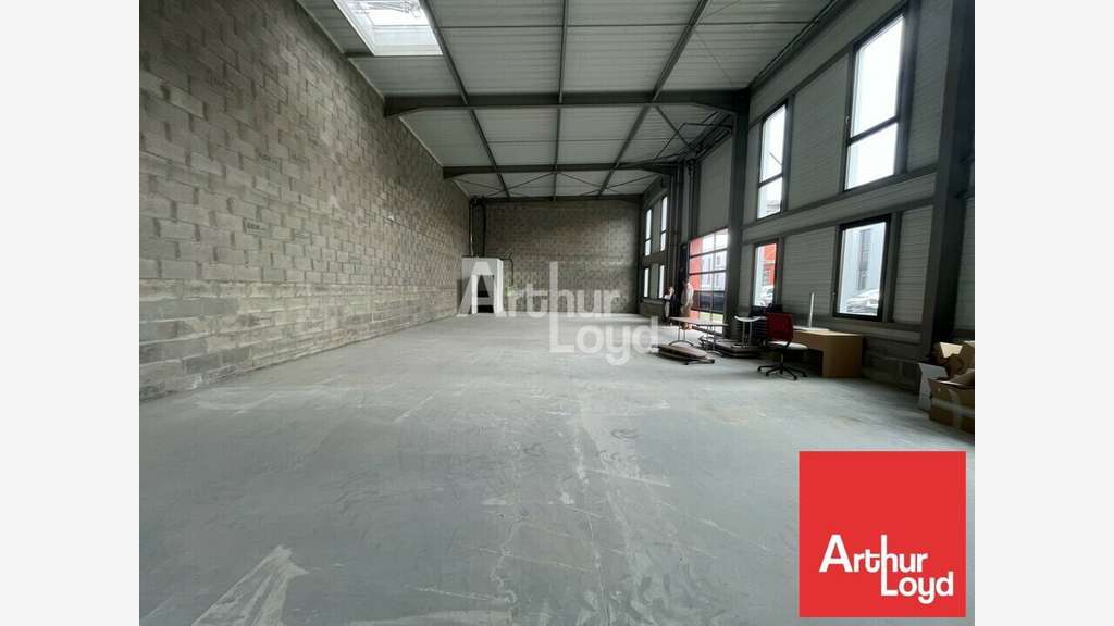 Local d'activité 235m² à louer à Niort
