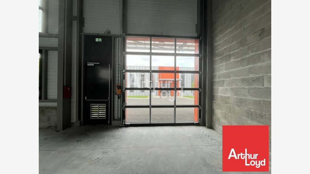 Local d'activité 235m² à louer à Niort
