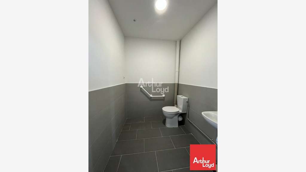 Local d'activité 235m² à louer à Niort
