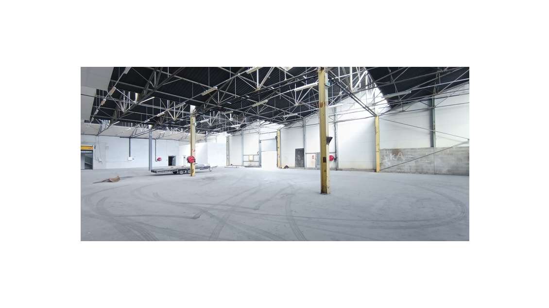 À louer entrepôt de stockage 997m² à Périgny