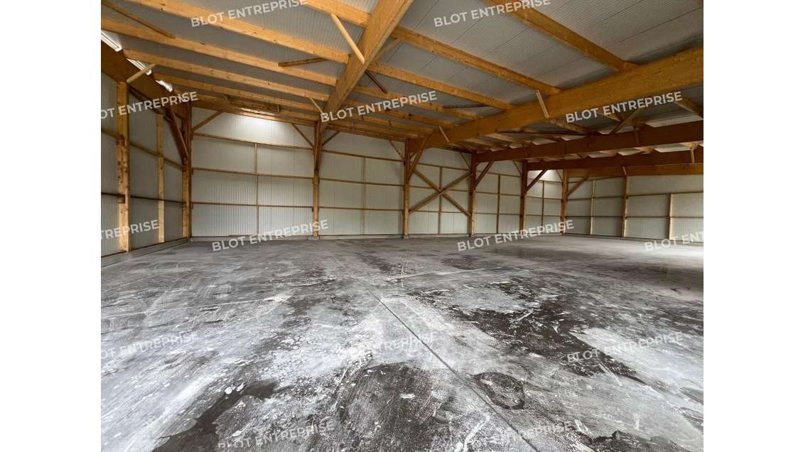 A louer cellule activités 240m² à Pléchâtel