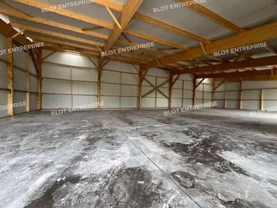 A louer cellule activités 240m² à Pléchâtel