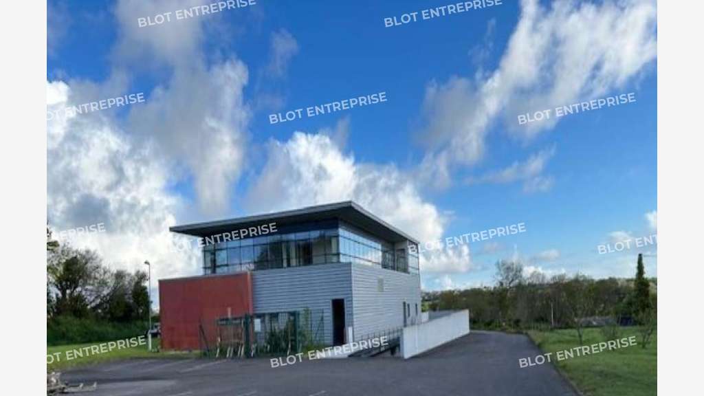 A louer locaux 1040m² sur 2102m² à Plouzané