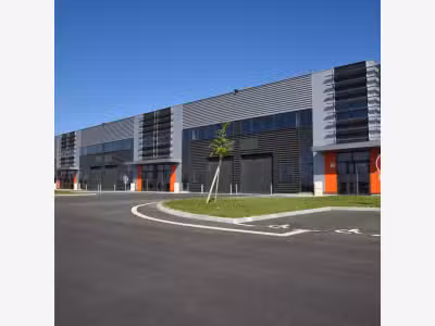 A louer locaux d'activités de 120 à 400m² Poitiers