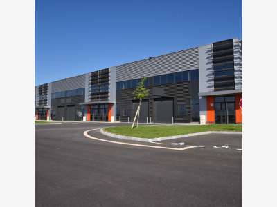 A louer locaux d'activités de 120 à 400m² Poitiers
