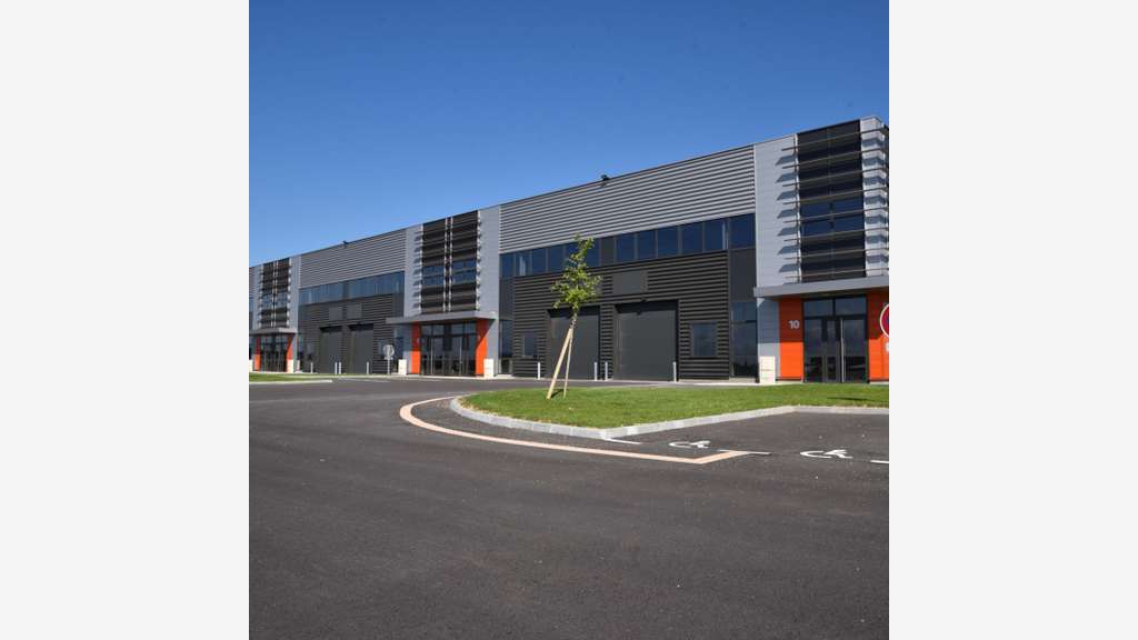 Local d'activités neufs 400m² à louer à Poitiers
