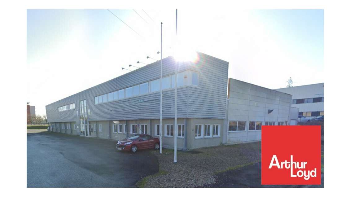 Local d'activité 1900m² à louer à Poitiers 