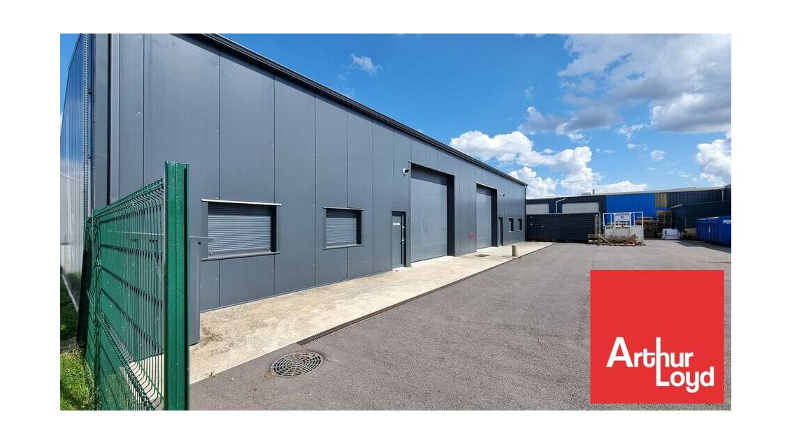 Local 757m² à louer à Poitiers République III