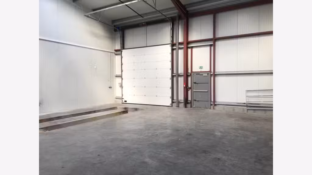A louer local d'activité 228m² à Pont Péan
