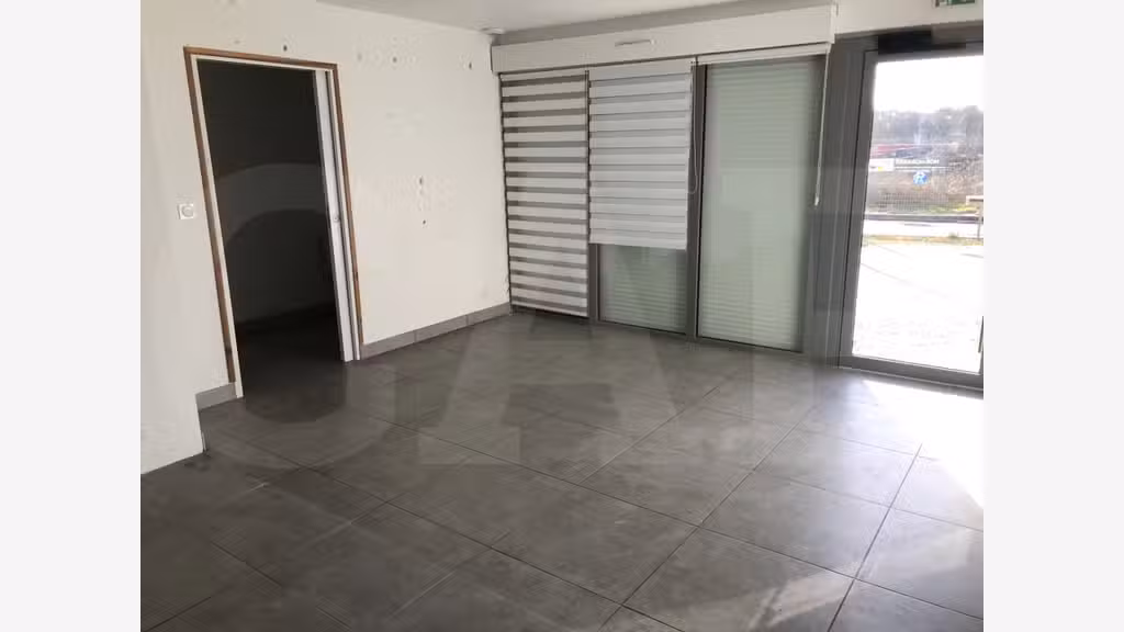 A louer local d'activité 228m² à Pont Péan