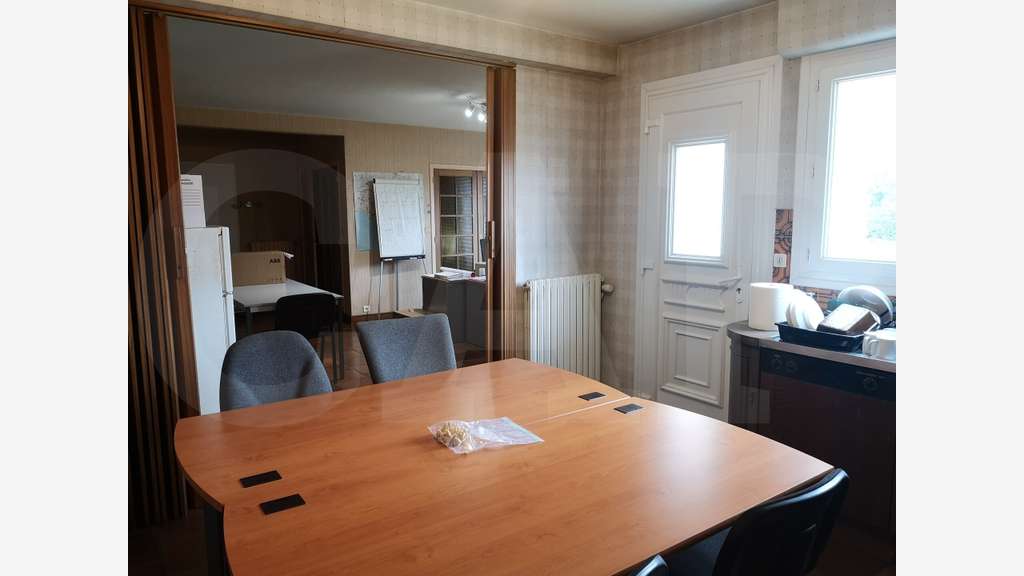 A louer bâtiment activités bureaux 513m² à Pontivy