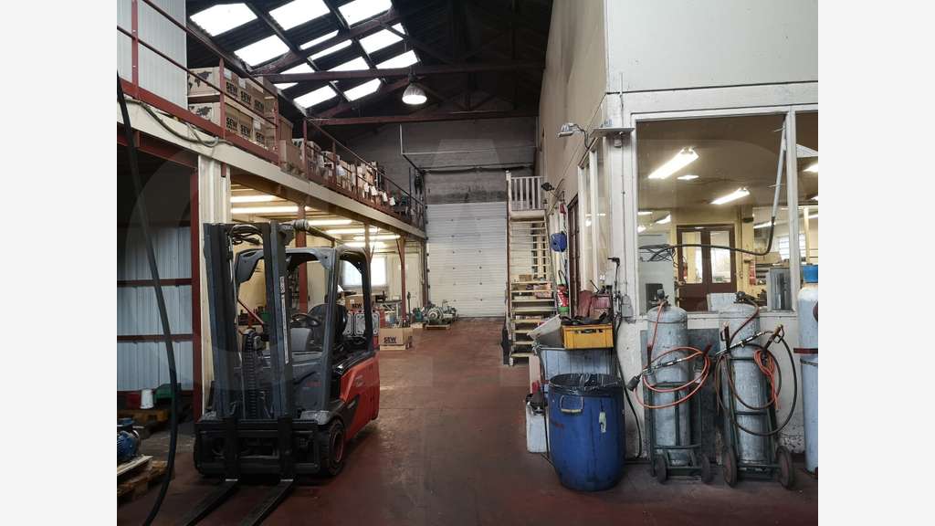 A louer bâtiment activités bureaux 513m² à Pontivy