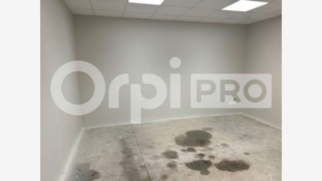 Local d'activité neuf de 1723m² à louer à Liergues
