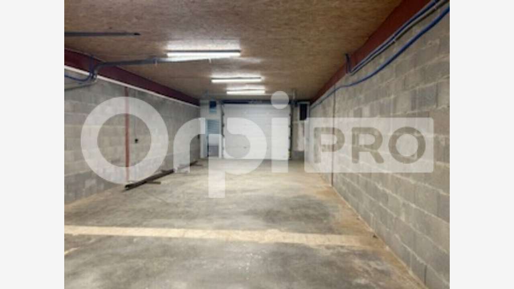 Local d'activité neuf de 1723m² à louer à Liergues