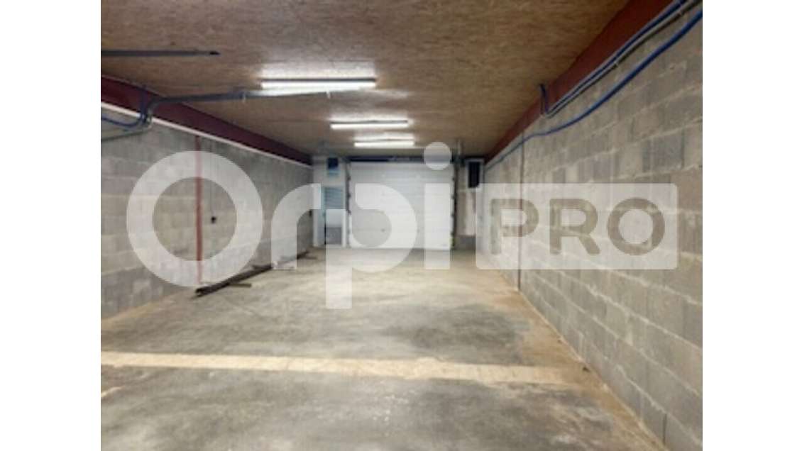 Local d'activité neuf de 1723m² à louer à Liergues