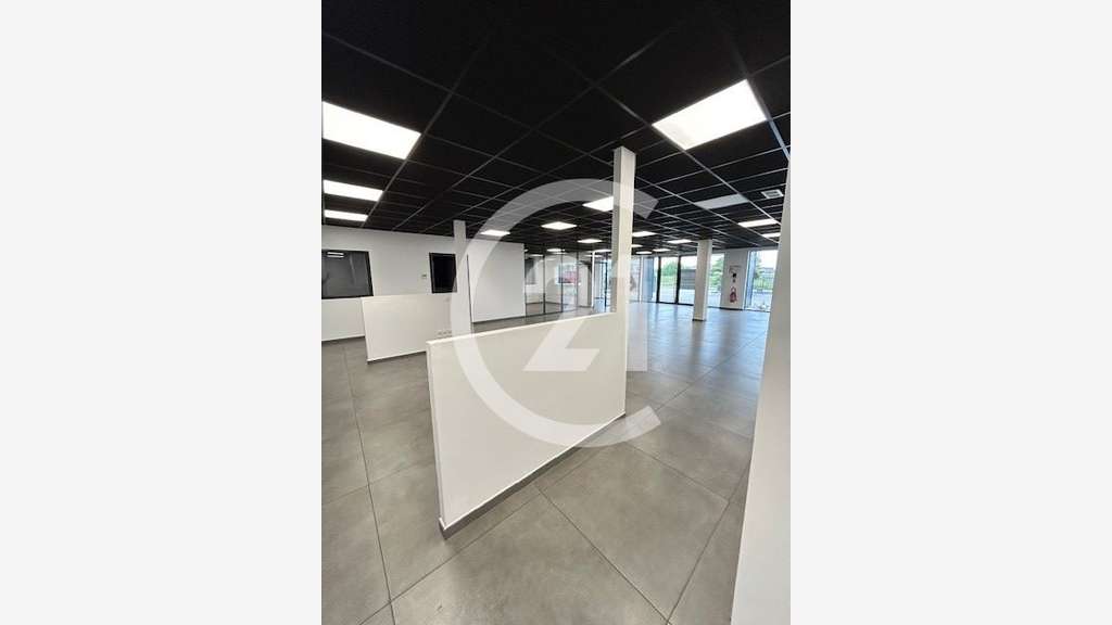 Location local commercial 170m² Portes-lès-Valence