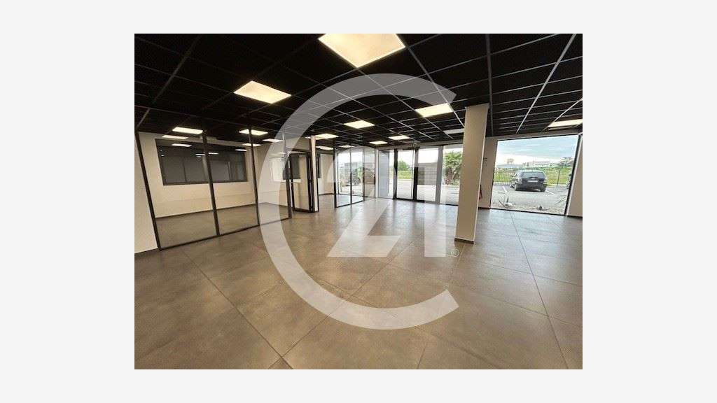 Location local commercial 170m² Portes-lès-Valence