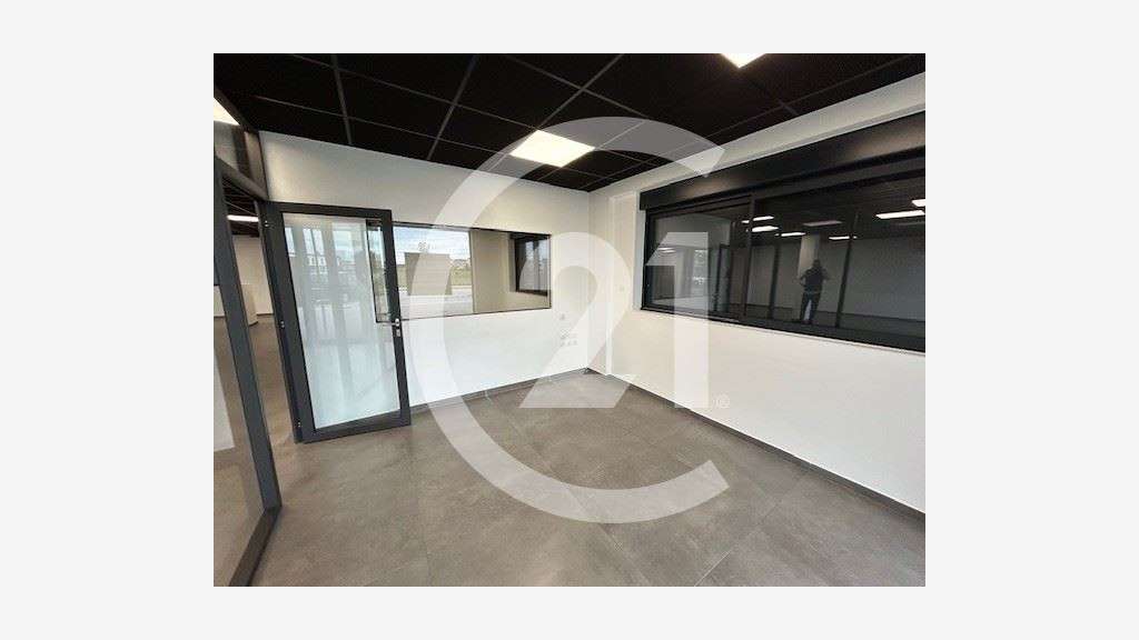 Location local commercial 170m² Portes-lès-Valence