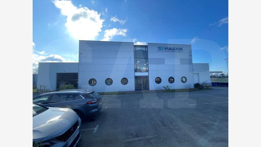 A louer bâtiment industriel 1500m² à Quéven 