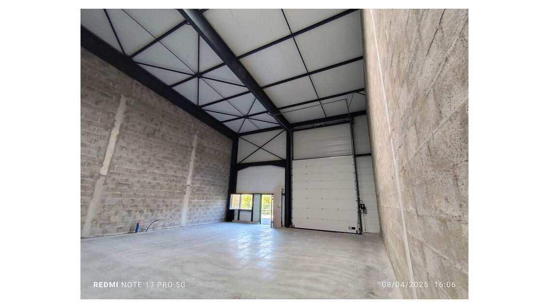 A louer entrepôt de 137m² en ZA de Quimper